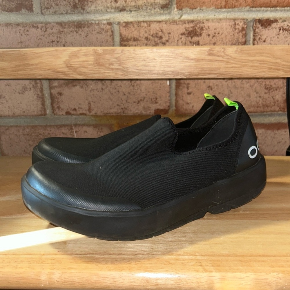 WOMEN'S OOFOS | OOMG EEZEE LOW | BLACK | SIZE 9US 40EU | EXCELLENT CONDITION